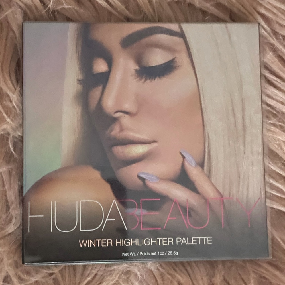 Huda Winter highlight Palette